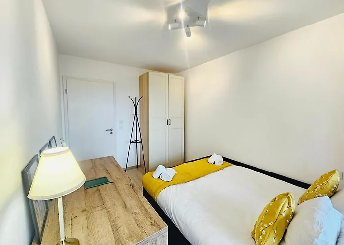 Serene 2 Bedroom Flat With Private Terrace-cd10