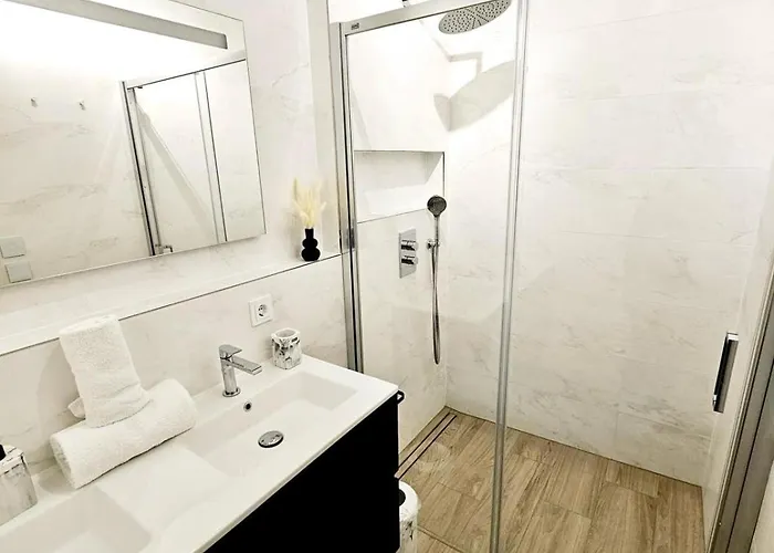 דירה Serene 2 Bedroom Flat With Private Terrace-cd10