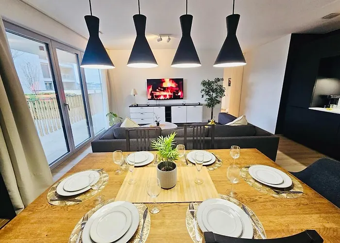 Serene 2 Bedroom Flat With Private Terrace-cd10