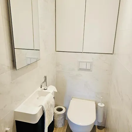 Serene 2 Bedroom Flat With Private Terrace-cd10 Апартаменты *