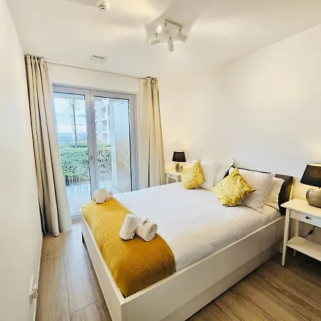 Апартаменты Serene 2 Bedroom Flat With Private Terrace-cd10 *