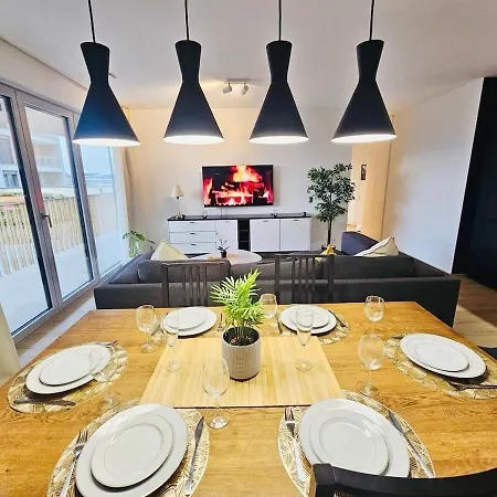 Serene 2 Bedroom Flat With Private Terrace-cd10