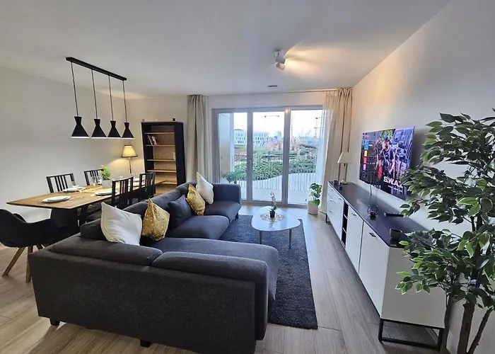 Serene 2 Bedroom Flat With Private Terrace-cd10